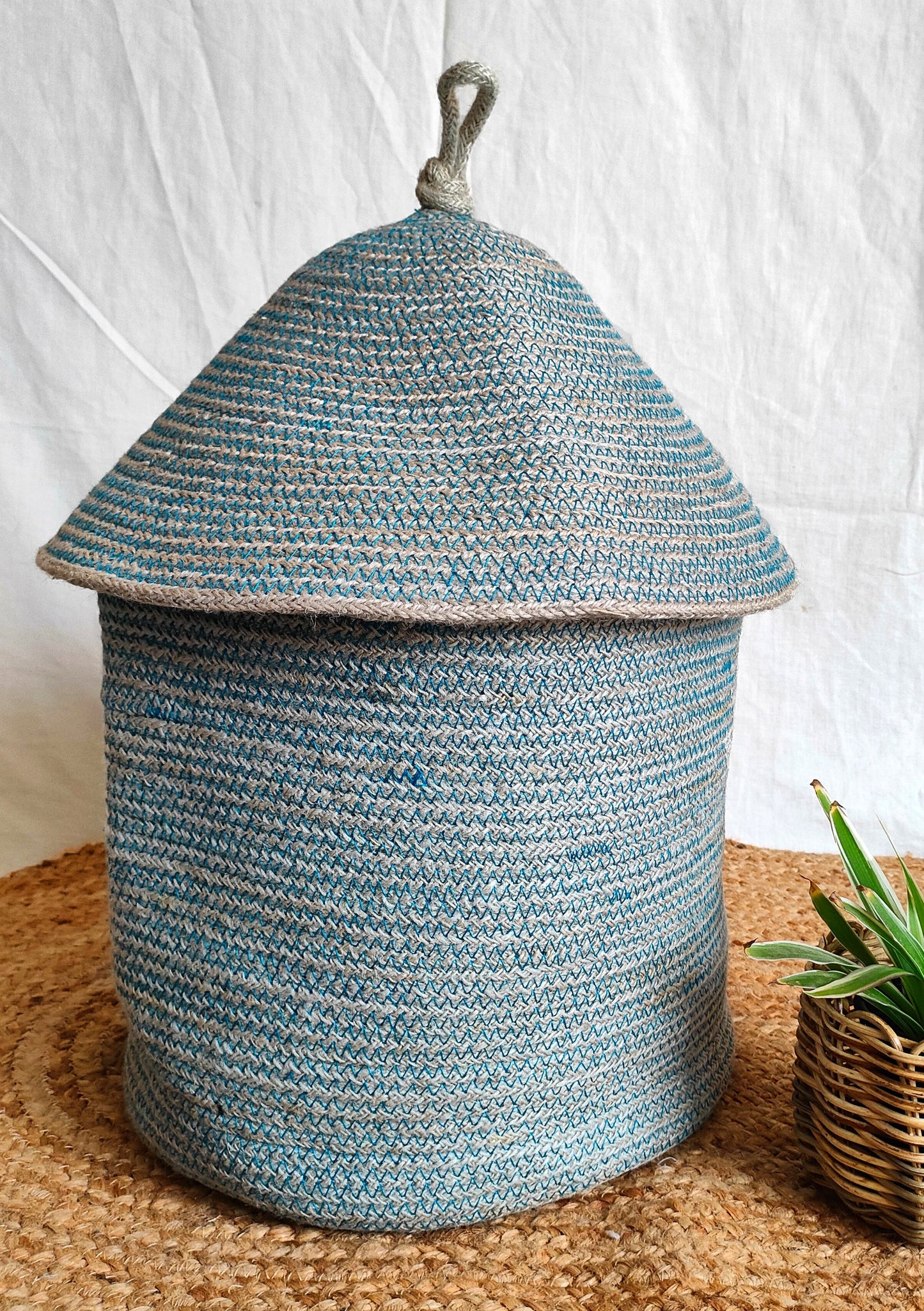 Basket with lid 12"