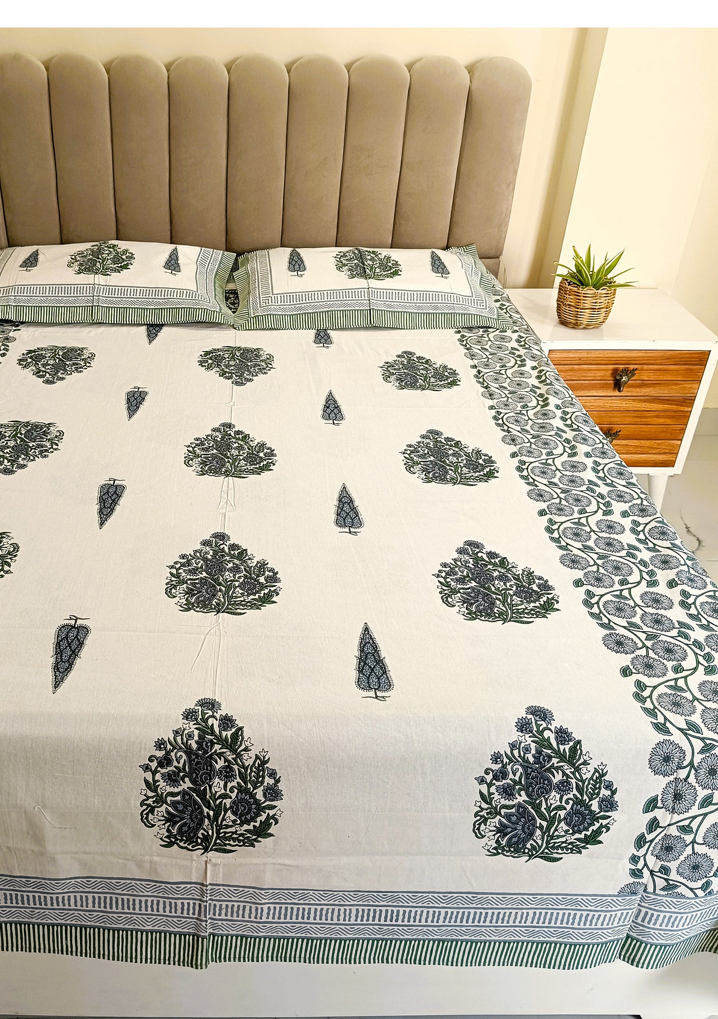 Surajmukhi 100% Cotton Bedding set | Queen size